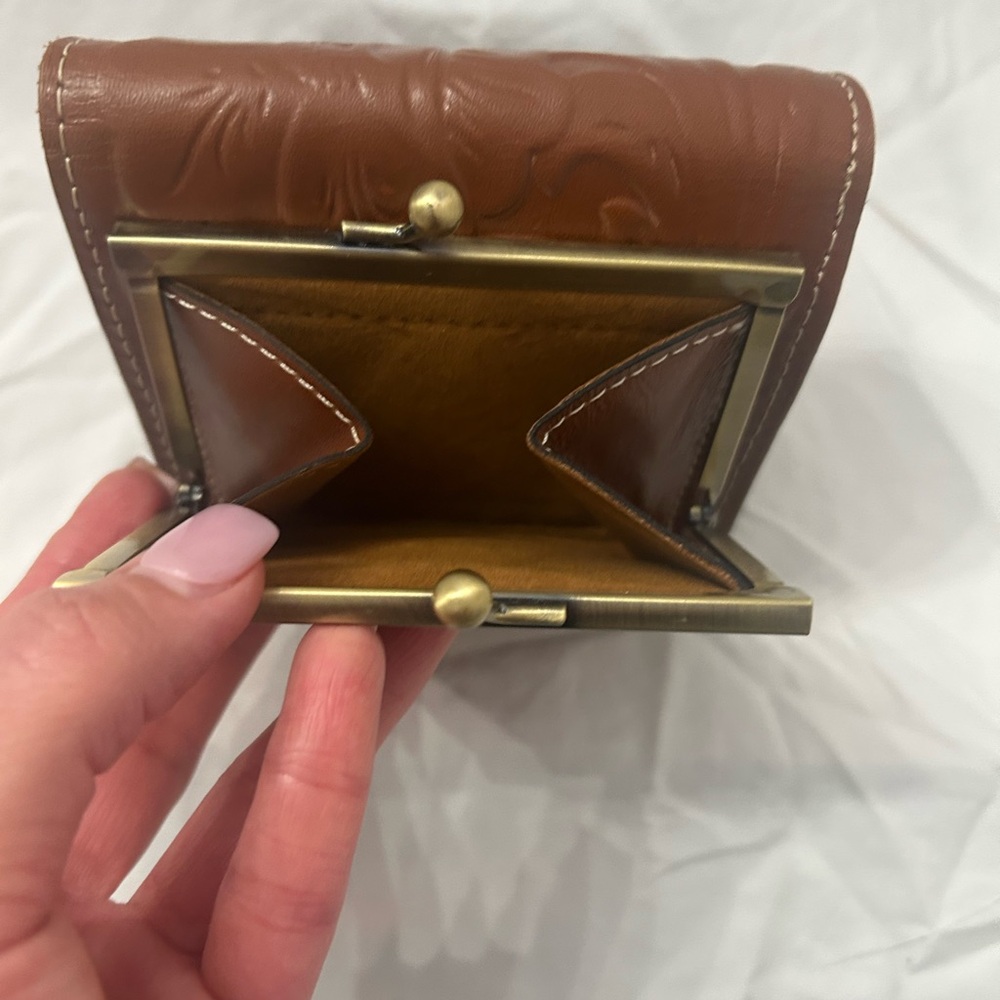 NWOT Patricia Nash  Reiti Florence tooled Brown Embossed Wallet - Picture 6 of 6